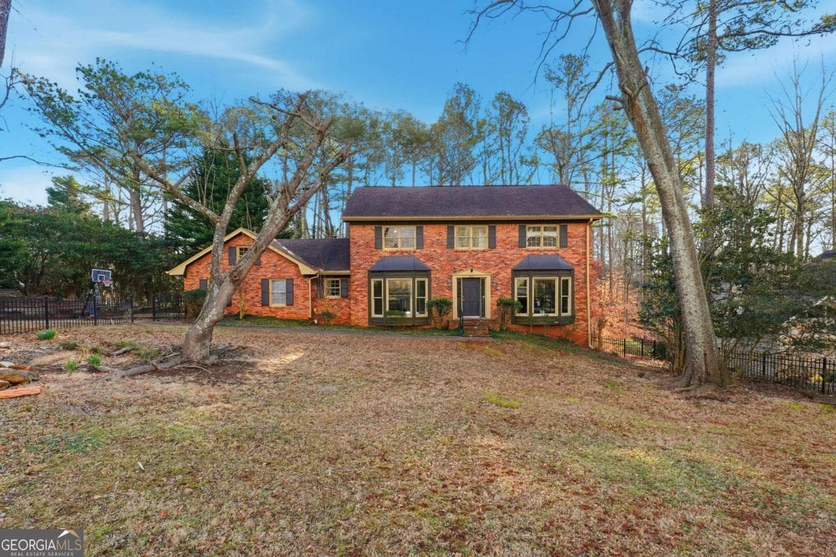 5 bedroom, 3.5 bathroom, 3,351 sq ft single family residence for sale at 600 Branch Valley Court, Roswell, GA 30076 — photo 3