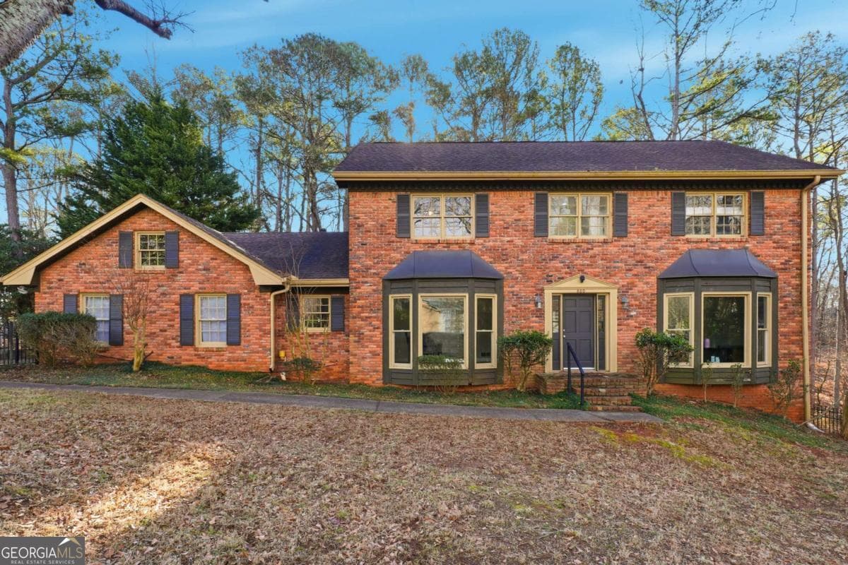 5 bedroom, 3.5 bathroom, 3,351 sq ft single family residence for sale at 600 Branch Valley Court, Roswell, GA 30076 — photo 1 of 49