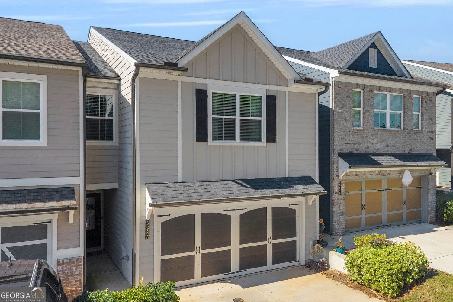 3 bedroom, 2.5 bathroom, 1,912 sq ft townhouse for sale at 5235 Canberra Drive, Flowery Branch, GA 30542 — photo 3