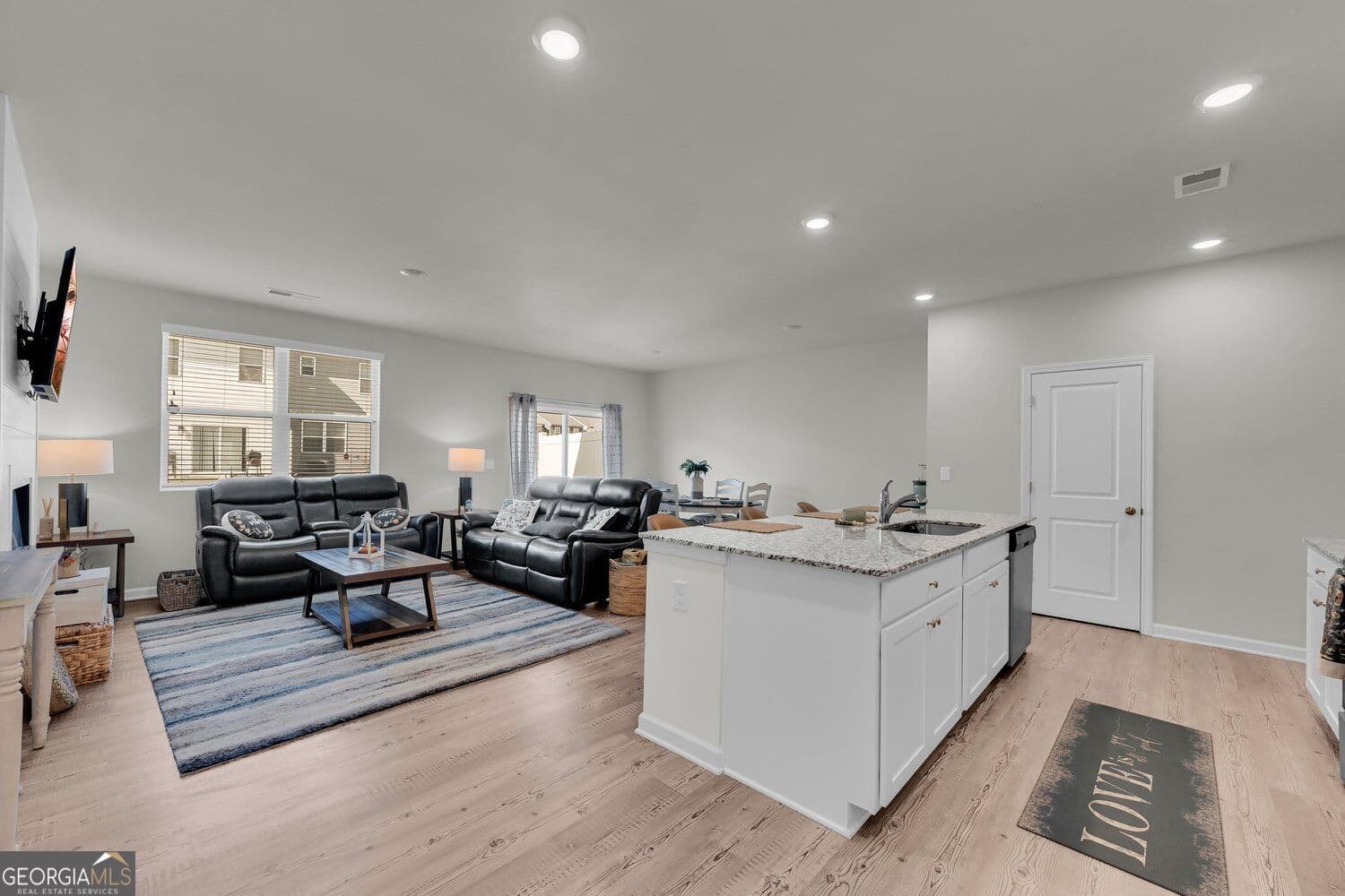 3 bedroom, 2.5 bathroom, 1,912 sq ft townhouse for sale at 5235 Canberra Drive, Flowery Branch, GA 30542 — photo 9