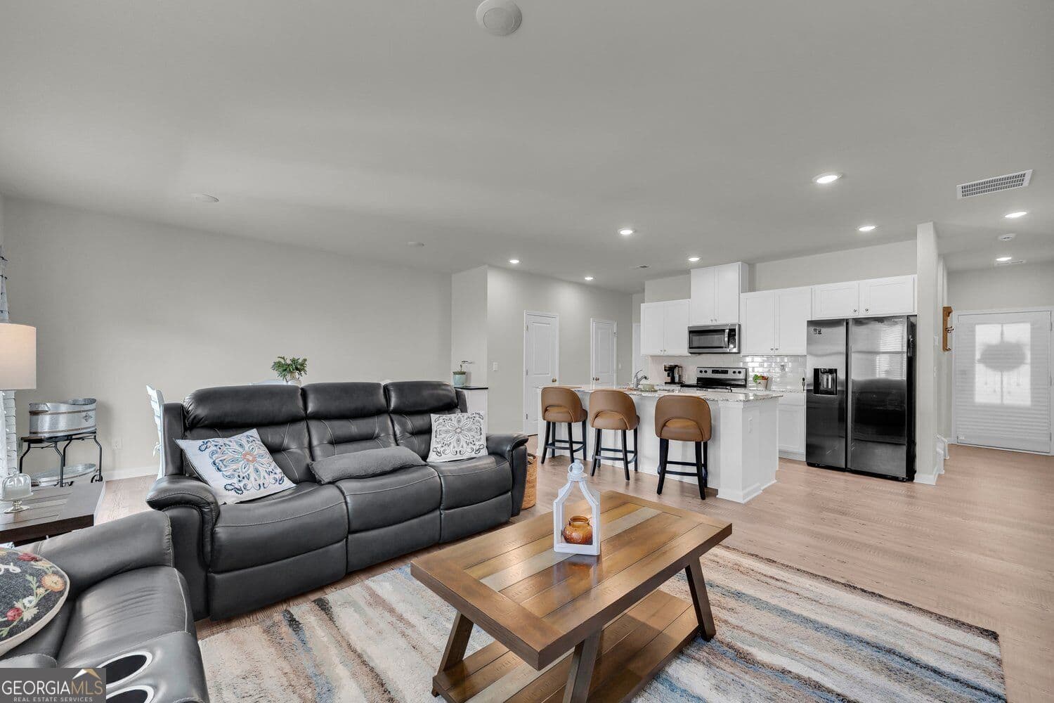 3 bedroom, 2.5 bathroom, 1,912 sq ft townhouse for sale at 5235 Canberra Drive, Flowery Branch, GA 30542 — photo 8