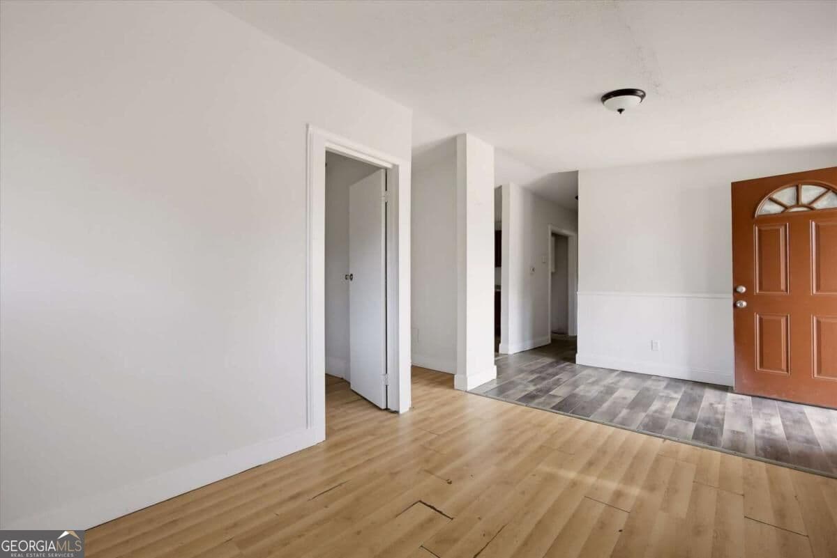 2 bedroom, 1 bathroom, 1,049 sq ft single family residence for sale at 2584 Austell Road, Marietta, GA 30008 — photo 6