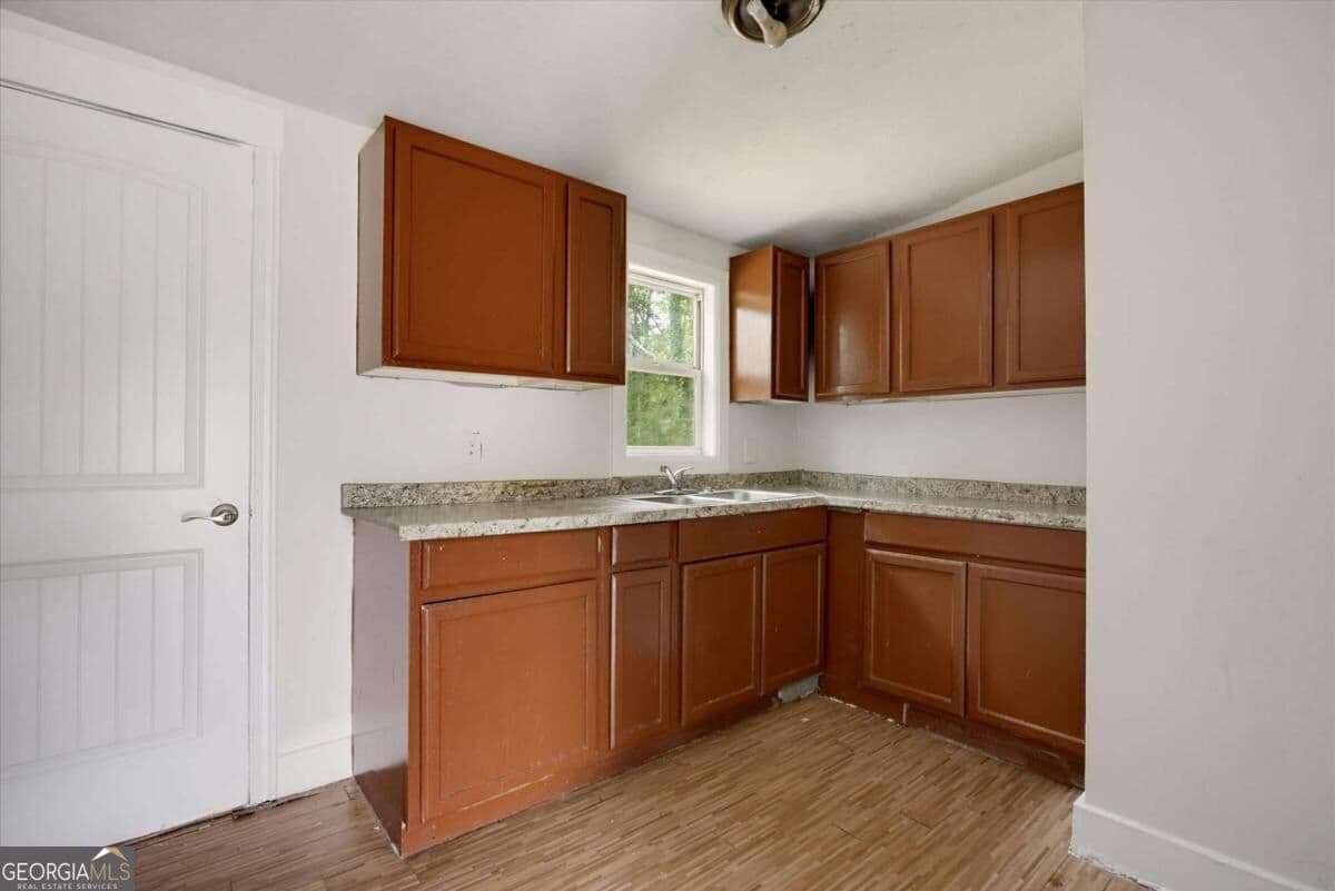 2 bedroom, 1 bathroom, 1,049 sq ft single family residence for sale at 2584 Austell Road, Marietta, GA 30008 — photo 7