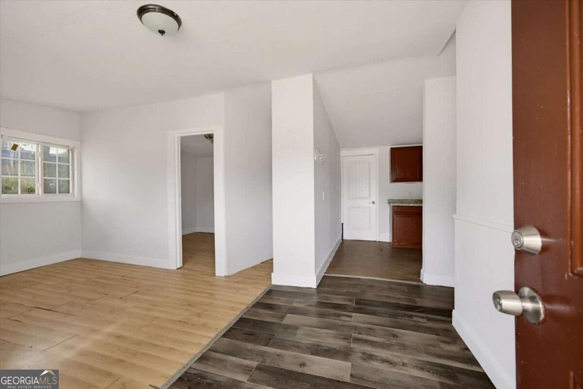 2 bedroom, 1 bathroom, 1,049 sq ft single family residence for sale at 2584 Austell Road, Marietta, GA 30008 — photo 3
