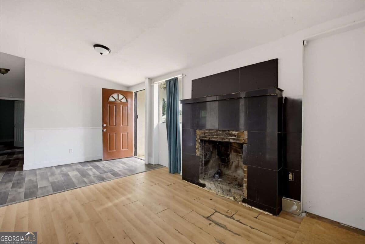 2 bedroom, 1 bathroom, 1,049 sq ft single family residence for sale at 2584 Austell Road, Marietta, GA 30008 — photo 5