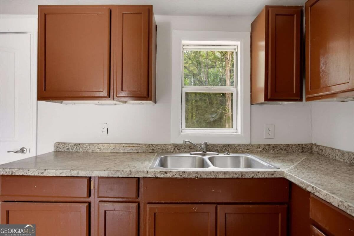 2 bedroom, 1 bathroom, 1,049 sq ft single family residence for sale at 2584 Austell Road, Marietta, GA 30008 — photo 8