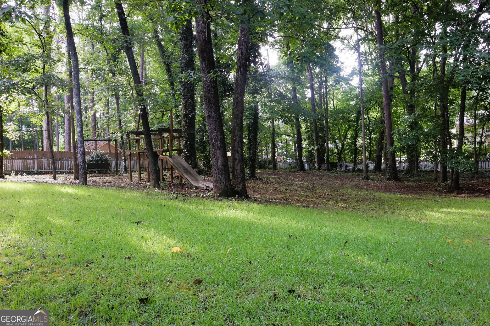 4 bedroom, 3.5 bathroom, 2,909 sq ft single family residence for sale at 220 Creekwood Trail, Fayetteville, GA 30214 — photo 6