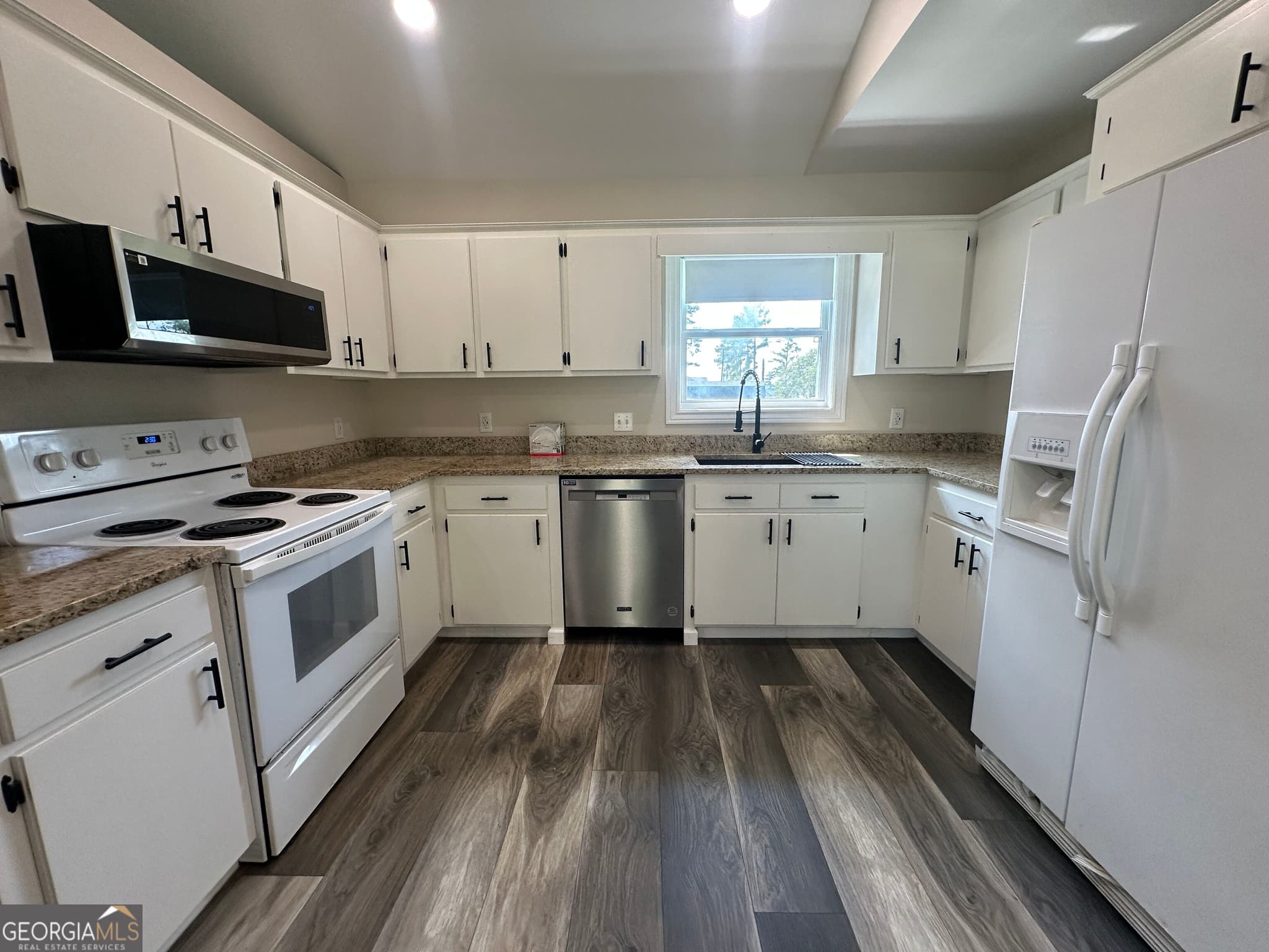 3 bedroom, 2 bathroom, 1,829 sq ft single family residence for sale at 273 Sunbeam Road, Douglas, GA 31535 — photo 5