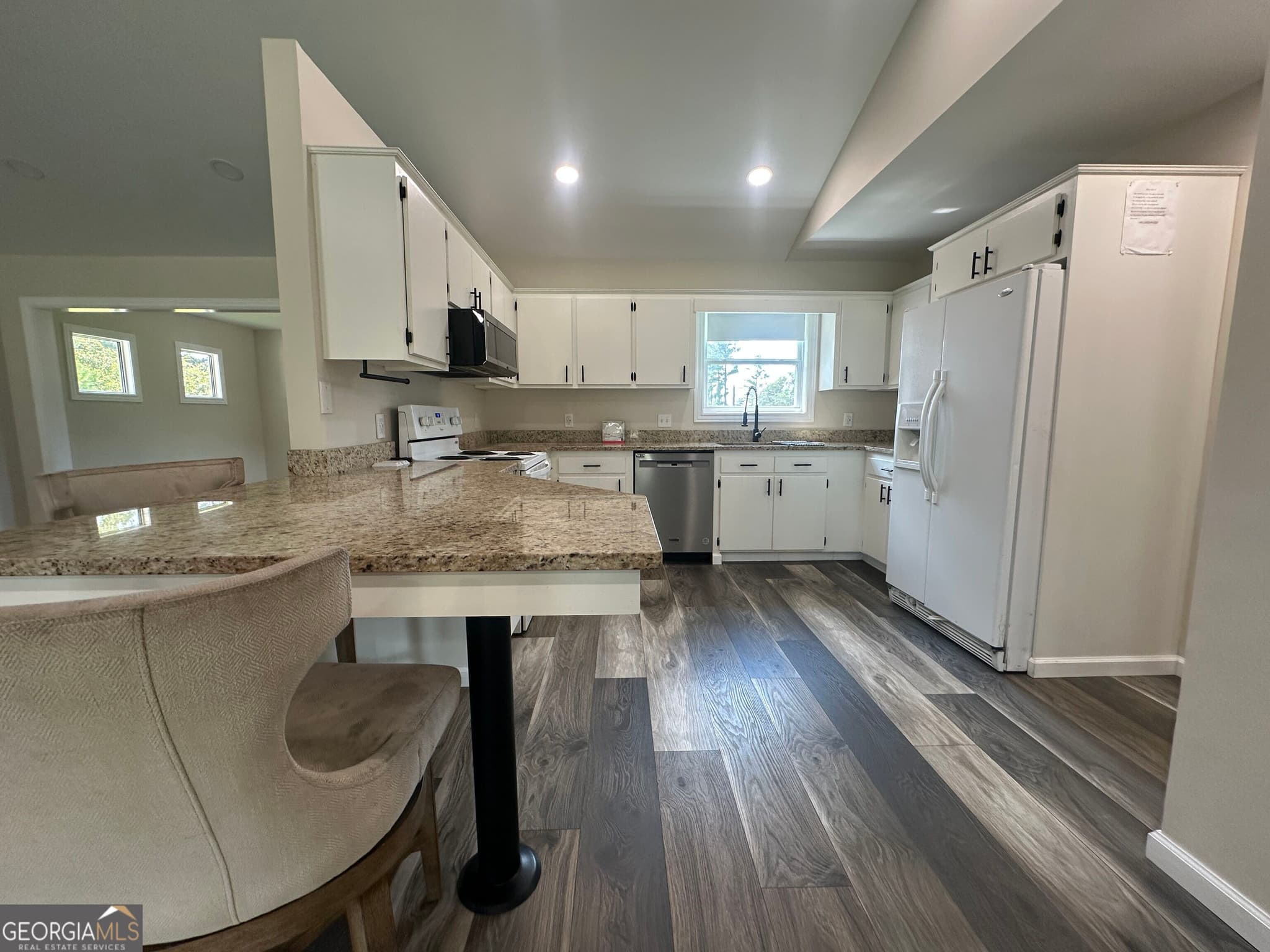 3 bedroom, 2 bathroom, 1,829 sq ft single family residence for sale at 273 Sunbeam Road, Douglas, GA 31535 — photo 4