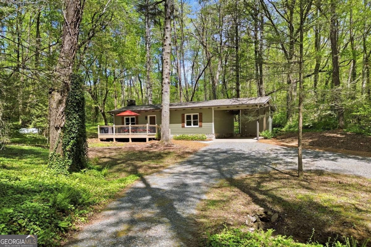 2 bedroom, 1 bathroom, 960 sq ft single family residence for sale at 10758 Chatsworth Highway, Ellijay, GA 30540 — photo 1 of 38