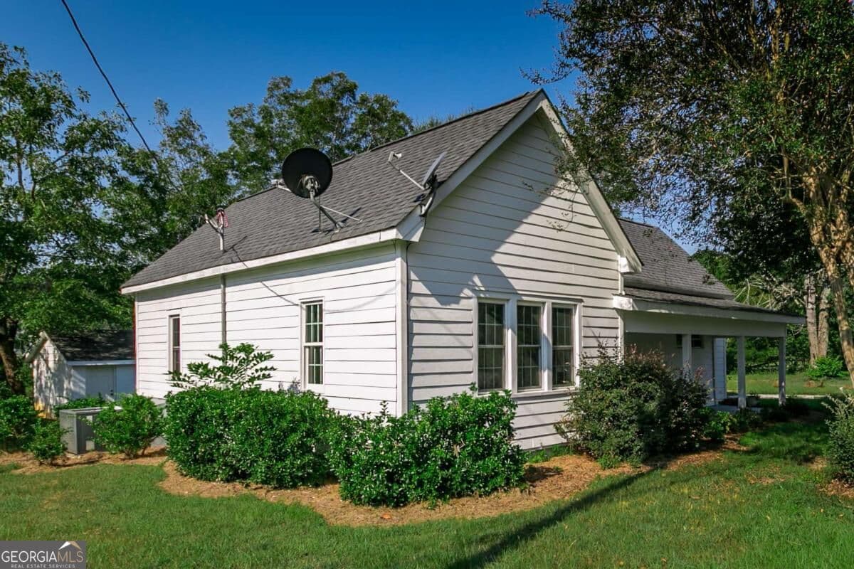 3 bedroom, 2 bathroom, 1,687 sq ft single family residence for rent at 5740 Bostwick Highway, Bostwick, GA 30621 for $1,950 a month — photo 5