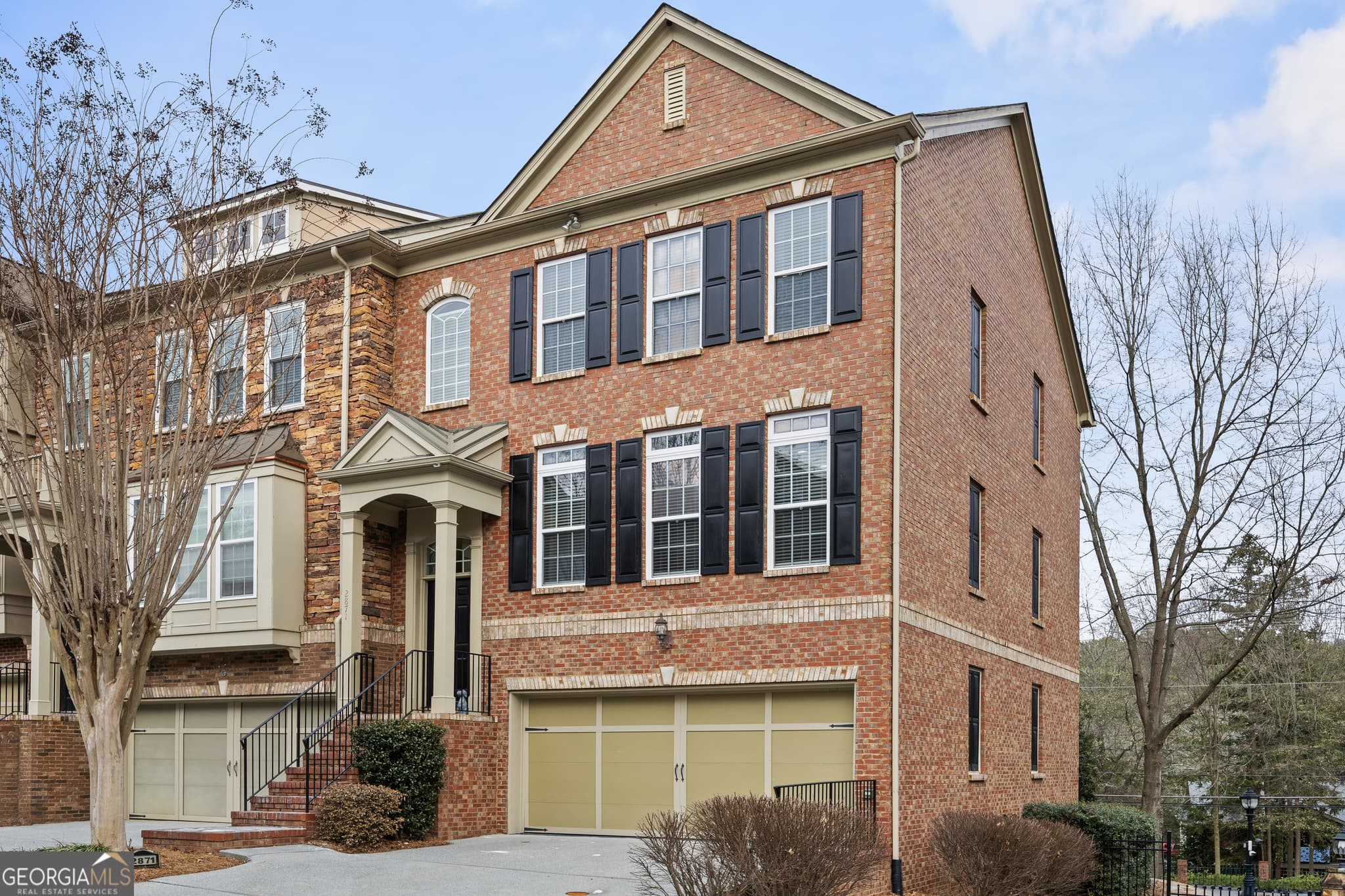 3 bedroom, 3.5 bathroom, 2,220 sq ft townhouse for sale at 2871 Overlook Way, Atlanta, GA 30324 — photo 2