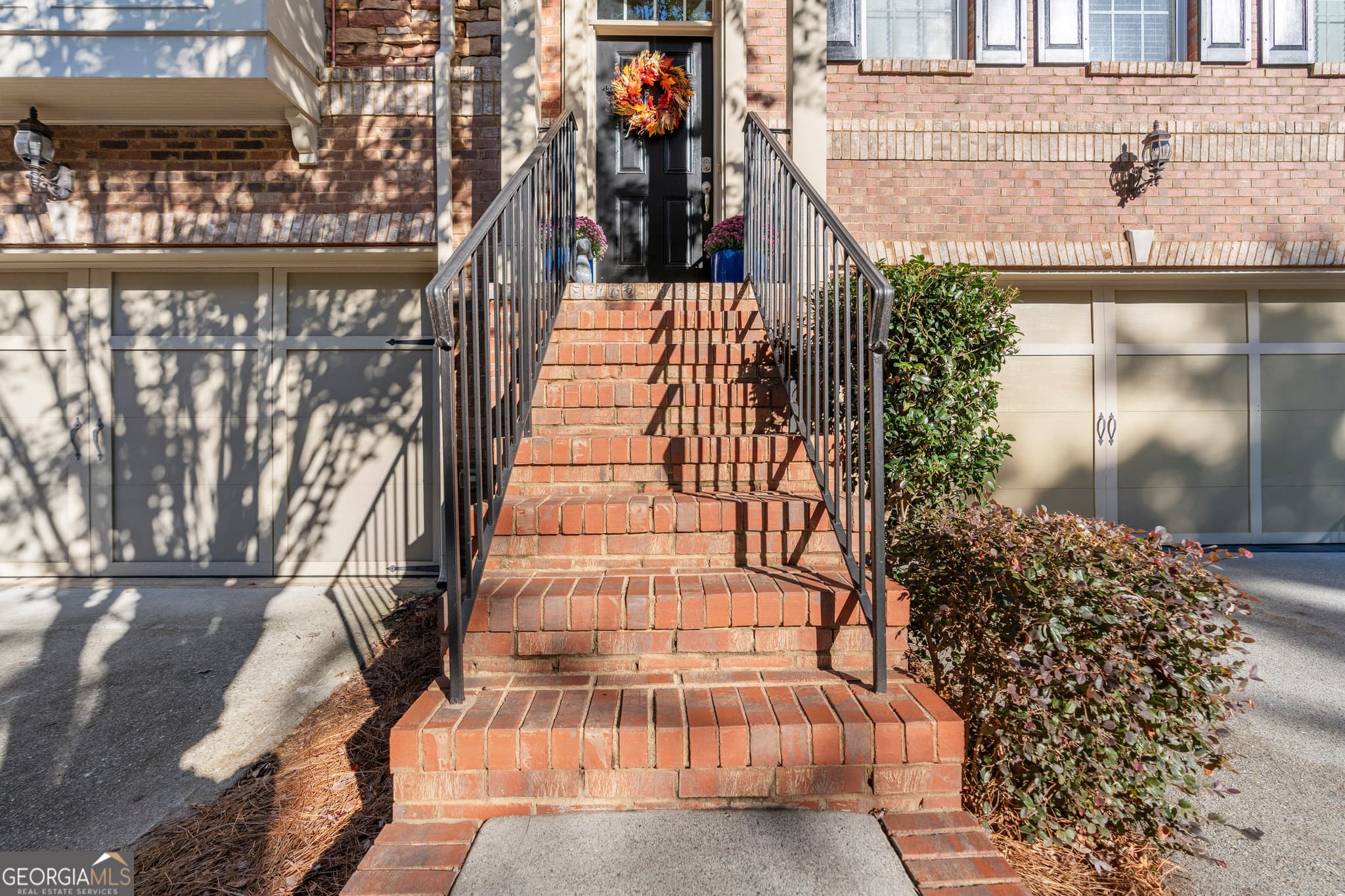 3 bedroom, 3.5 bathroom, 2,220 sq ft townhouse for sale at 2871 Overlook Way, Atlanta, GA 30324 — photo 3