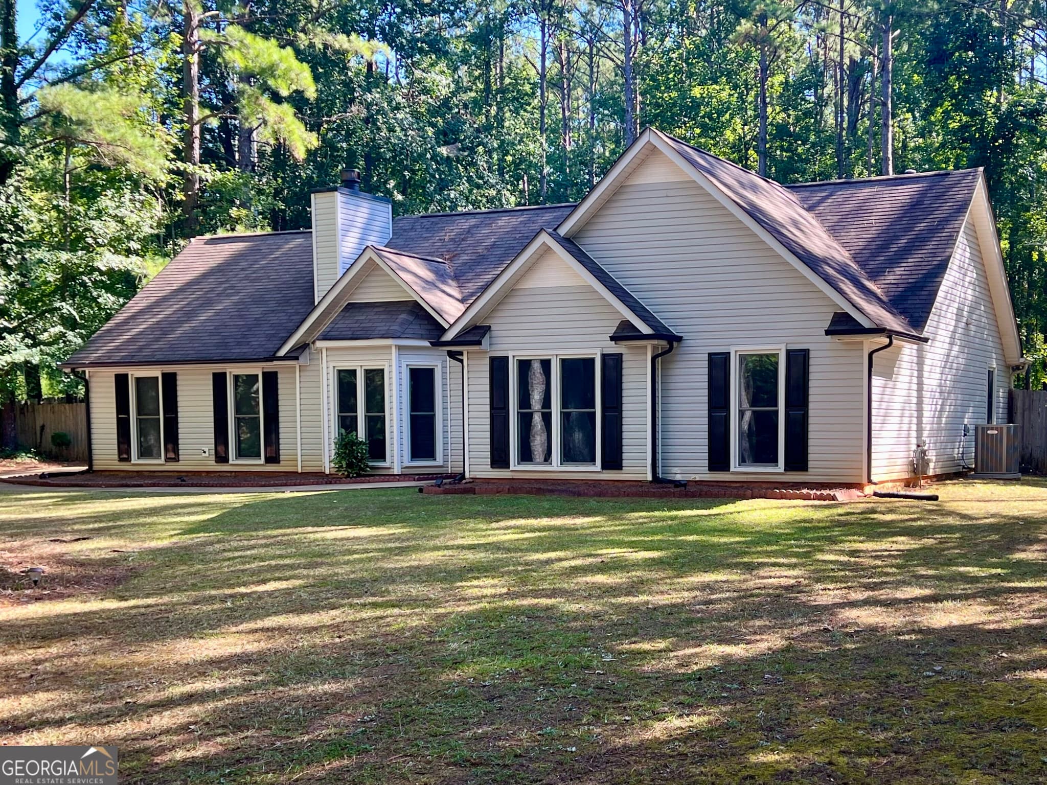3 bedroom, 2 bathroom, 1,262 sq ft single family residence for sale at 37 Jeb Stuart Drive, Newnan, GA 30265 — photo 2