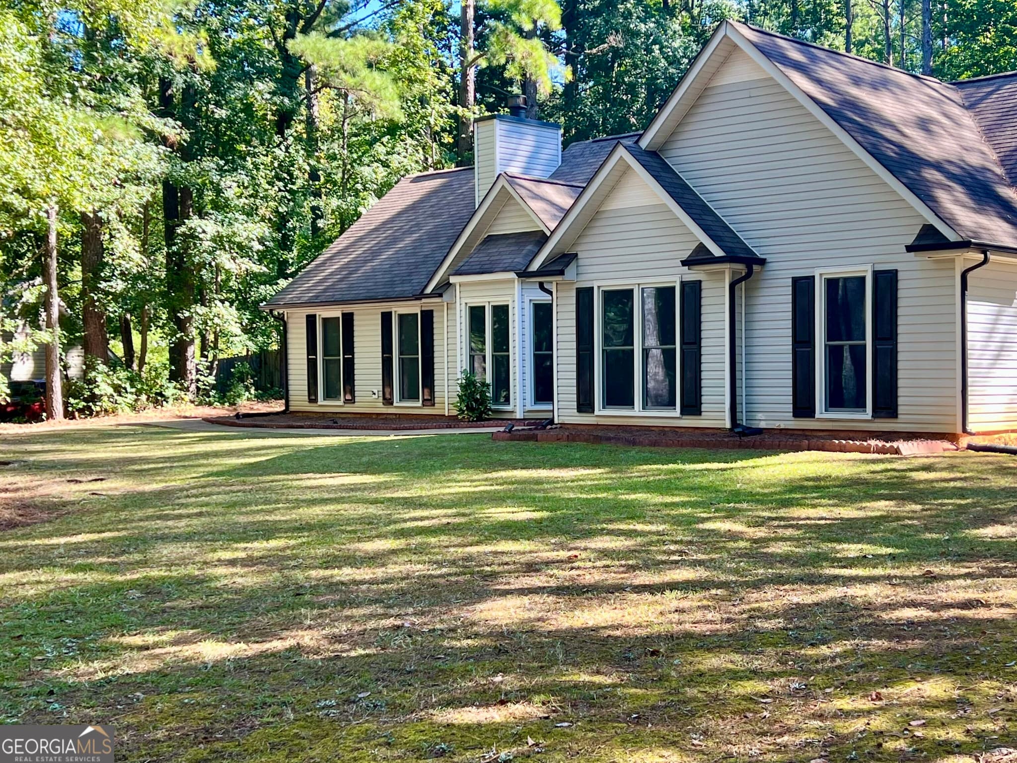 3 bedroom, 2 bathroom, 1,262 sq ft single family residence for sale at 37 Jeb Stuart Drive, Newnan, GA 30265 — photo 3