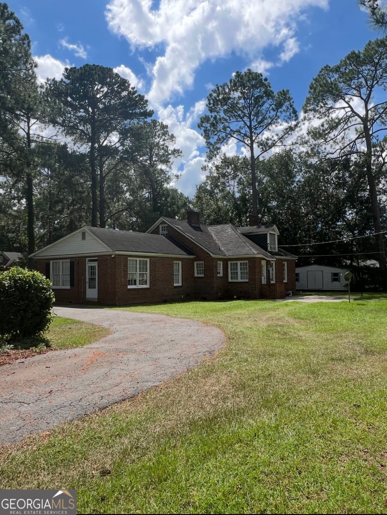 4 bedroom, 2.5 bathroom, 2,526 sq ft single family residence under contract at 719 E 19th Avenue, Cordele, GA 31015 — photo 2
