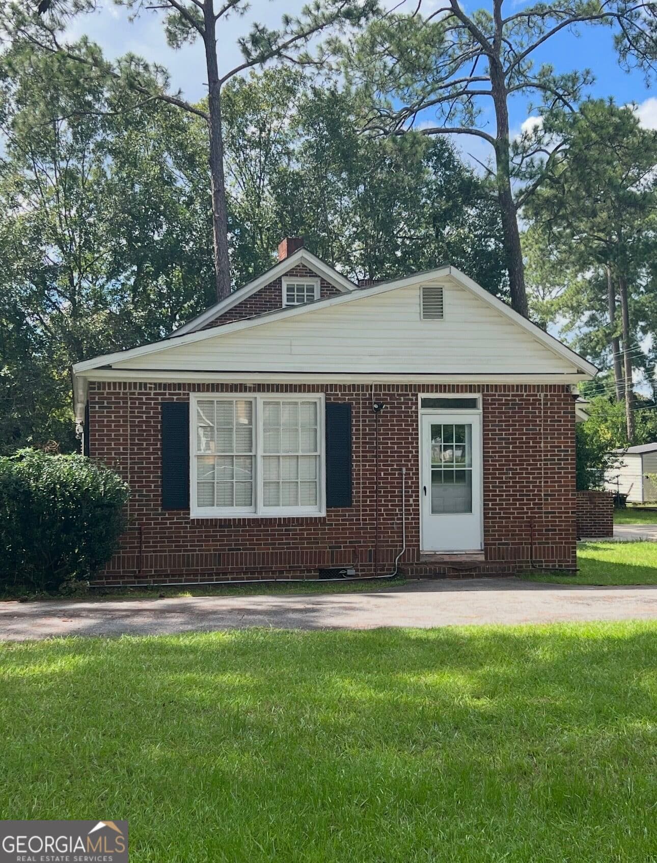 4 bedroom, 2.5 bathroom, 2,526 sq ft single family residence under contract at 719 E 19th Avenue, Cordele, GA 31015 — photo 3