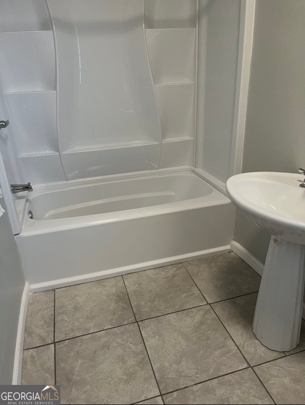 4 bedroom, 2.5 bathroom, 2,526 sq ft single family residence under contract at 719 E 19th Avenue, Cordele, GA 31015 — photo 10