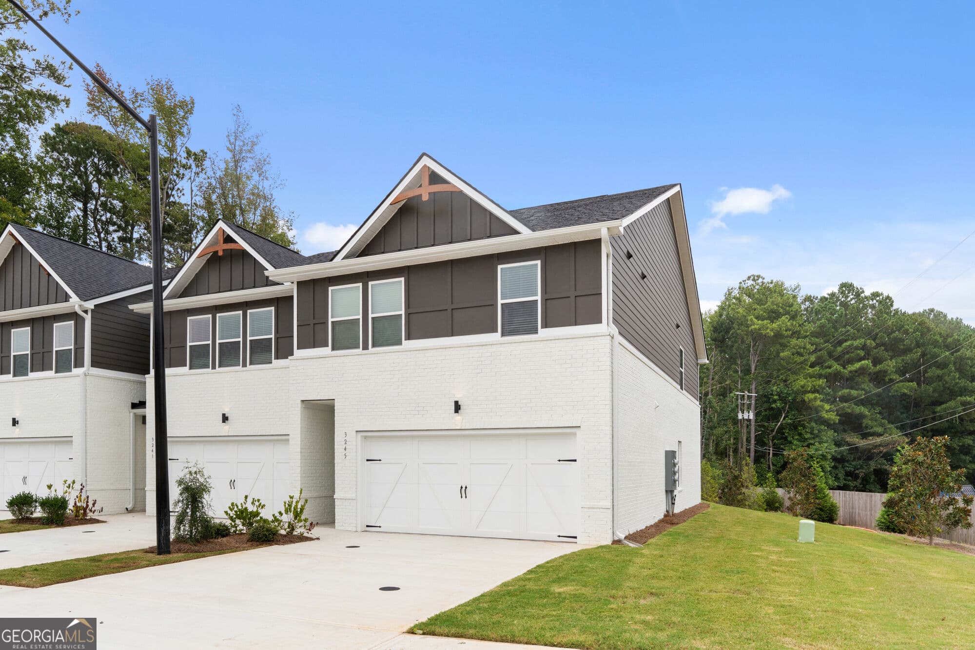 3 bedroom, 2.5 bathroom, 1,852 sq ft townhouse for sale at 3245 Wading Heron Way, Powder Springs, GA 30127 — photo 2