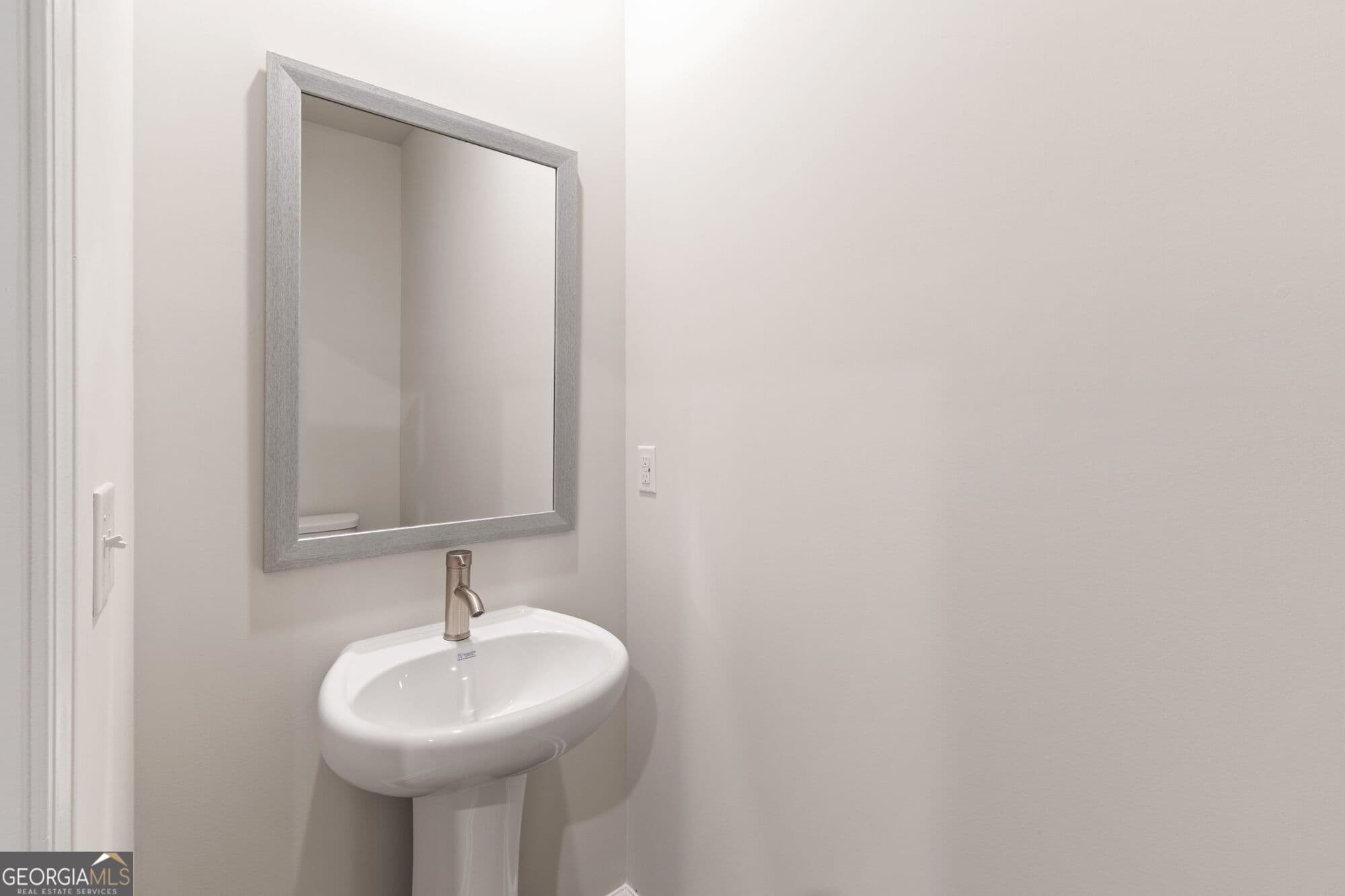 3 bedroom, 2.5 bathroom, 1,852 sq ft townhouse for sale at 3245 Wading Heron Way, Powder Springs, GA 30127 — photo 3
