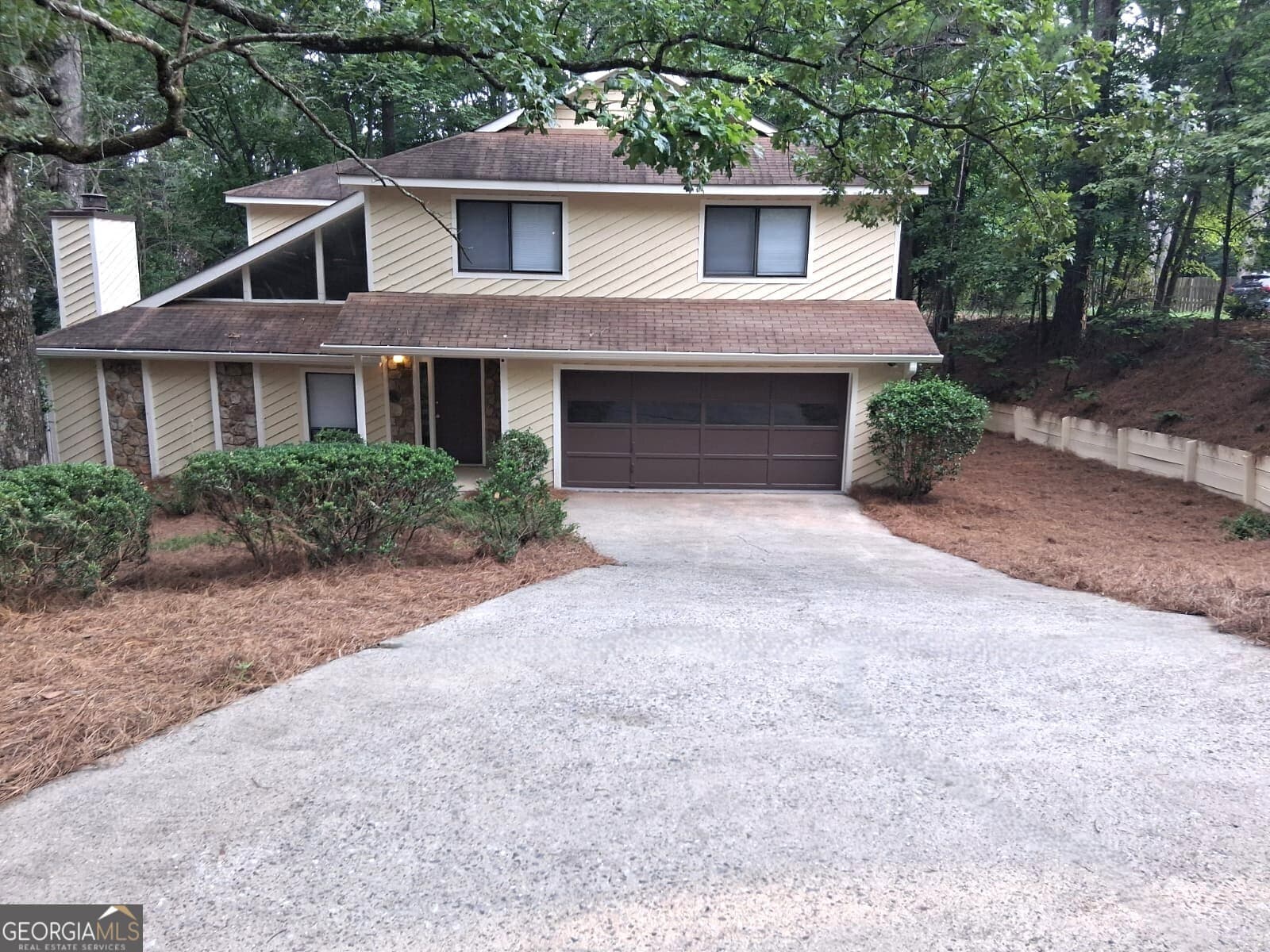 4 bedroom, 2.5 bathroom, 2,248 sq ft single family residence for sale at 8580 Colony Club Drive, Johns Creek, GA 30022 — photo 2