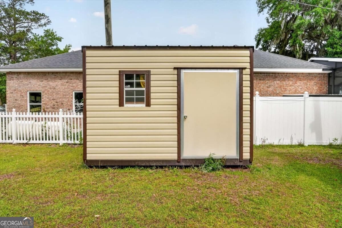 3 bedroom, 2 bathroom, 1,608 sq ft manufactured home,single family residence for sale at 535 E 1St Street, Midway, GA 31320 — photo 4