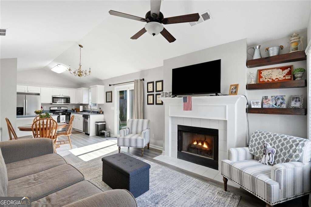 2 bedroom, 1 bathroom, 792 sq ft single family residence for sale at 226 Park Place, Woodstock, GA 30189 — photo 5
