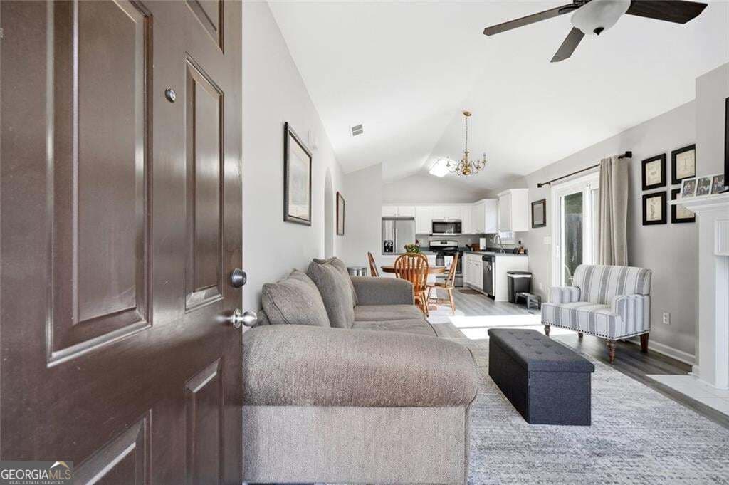 2 bedroom, 1 bathroom, 792 sq ft single family residence for sale at 226 Park Place, Woodstock, GA 30189 — photo 4