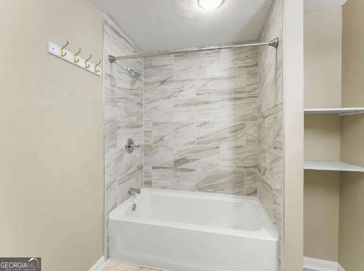 5 bedroom, 3 bathroom, 2,782 sq ft single family residence for sale at 2304 AVALON Avalon Road, Columbus, GA 31907 — photo 3