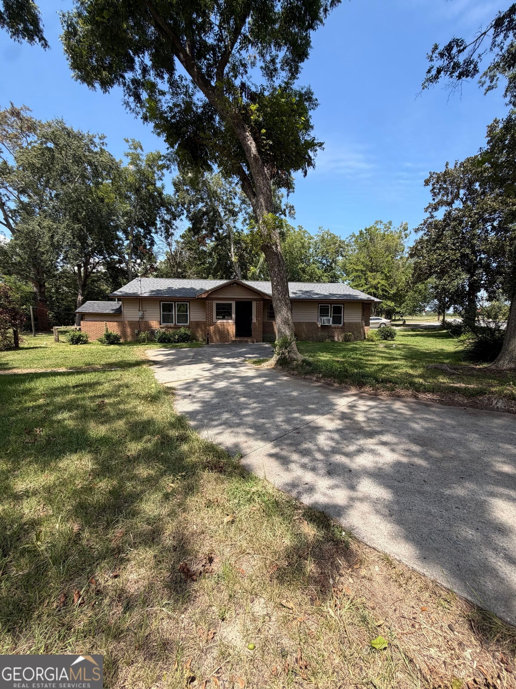 3 bedroom, 3 bathroom, 2,302 sq ft single family residence for sale at 531 Smith Street, Tennille, GA 31089 — photo 4