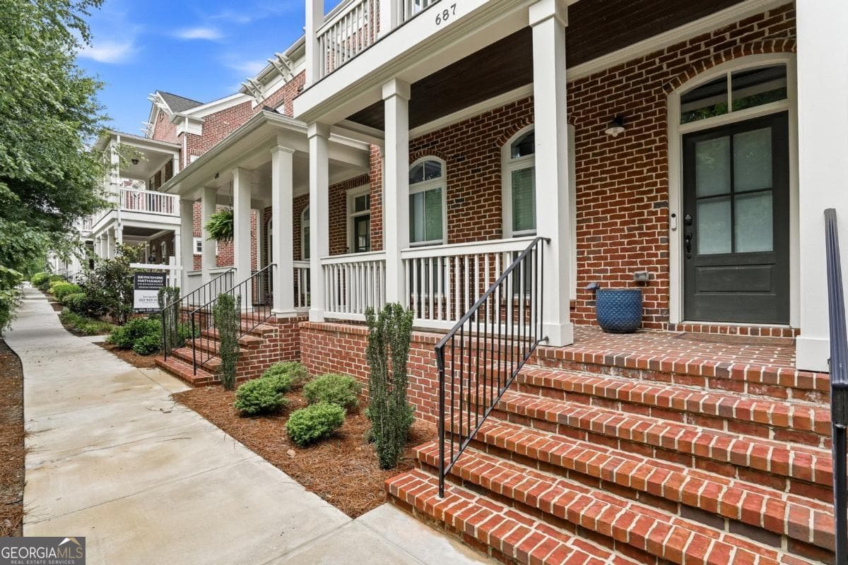 4 bedroom, 3.5 bathroom townhouse for sale at 687 Brennan Drive, Decatur, GA 30033 — photo 2