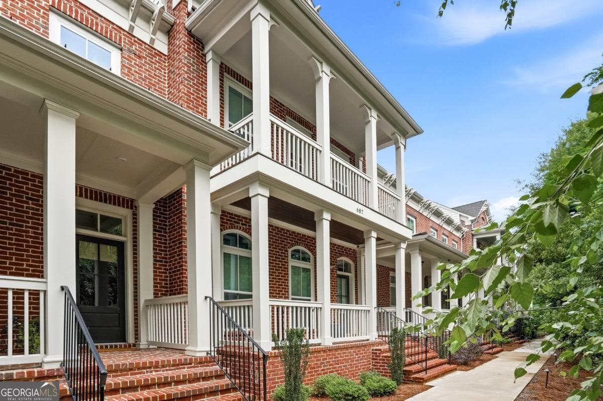 4 bedroom, 3.5 bathroom townhouse for sale at 687 Brennan Drive, Decatur, GA 30033 — photo 3