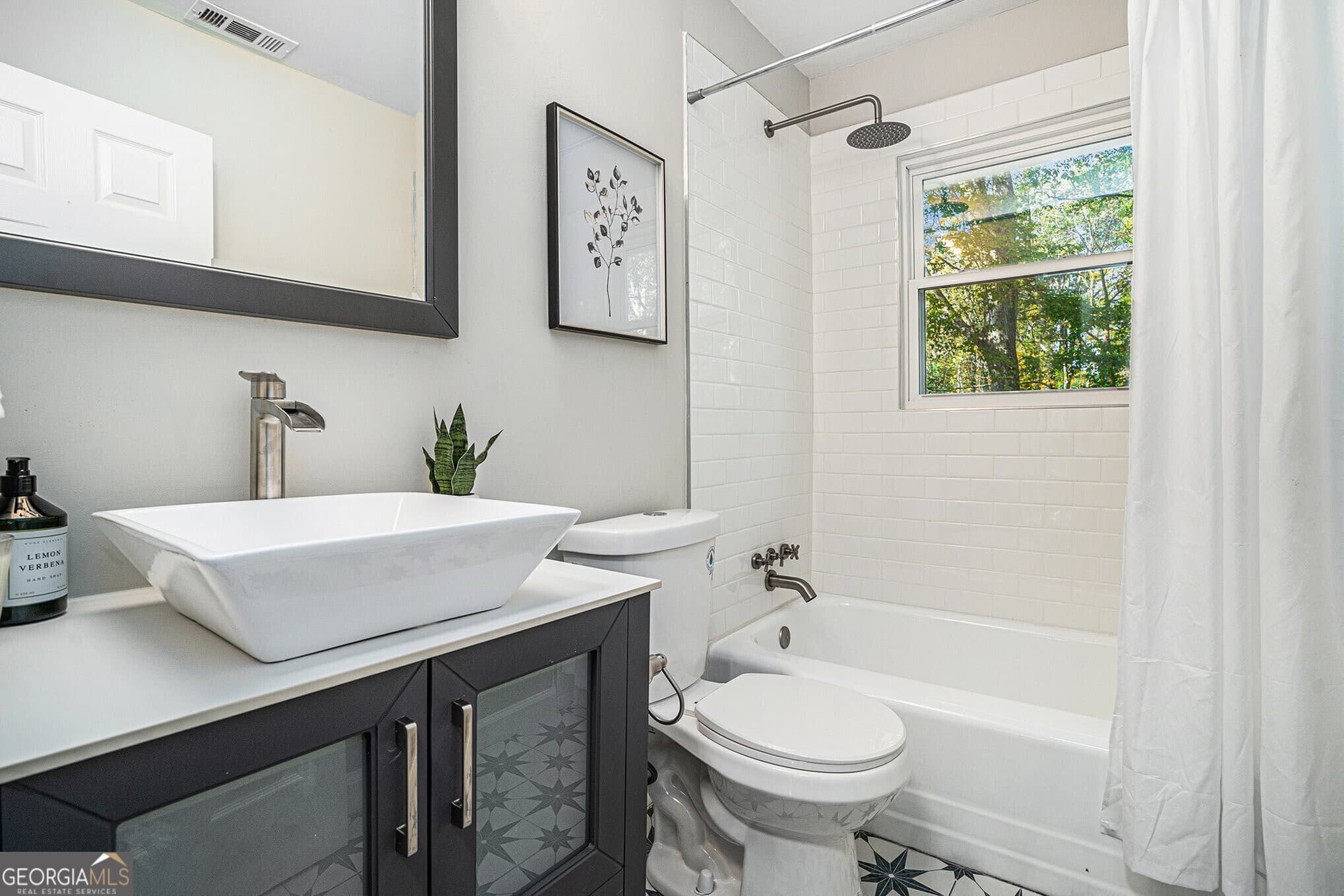 4 bedroom, 2 bathroom, 1,728 sq ft single family residence for sale at 2693 Washington Street, Atlanta, GA 30318 — photo 5