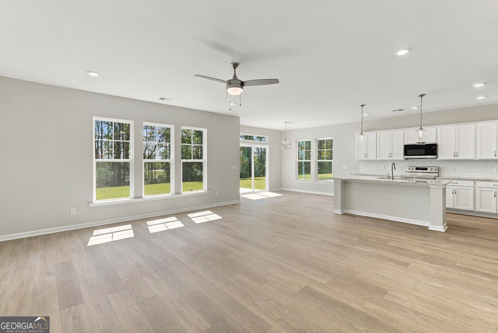 4 bedroom, 2.5 bathroom, 2,005 sq ft single family residence for sale at 377 Brook Drive, Brunswick, GA 31525 — photo 4