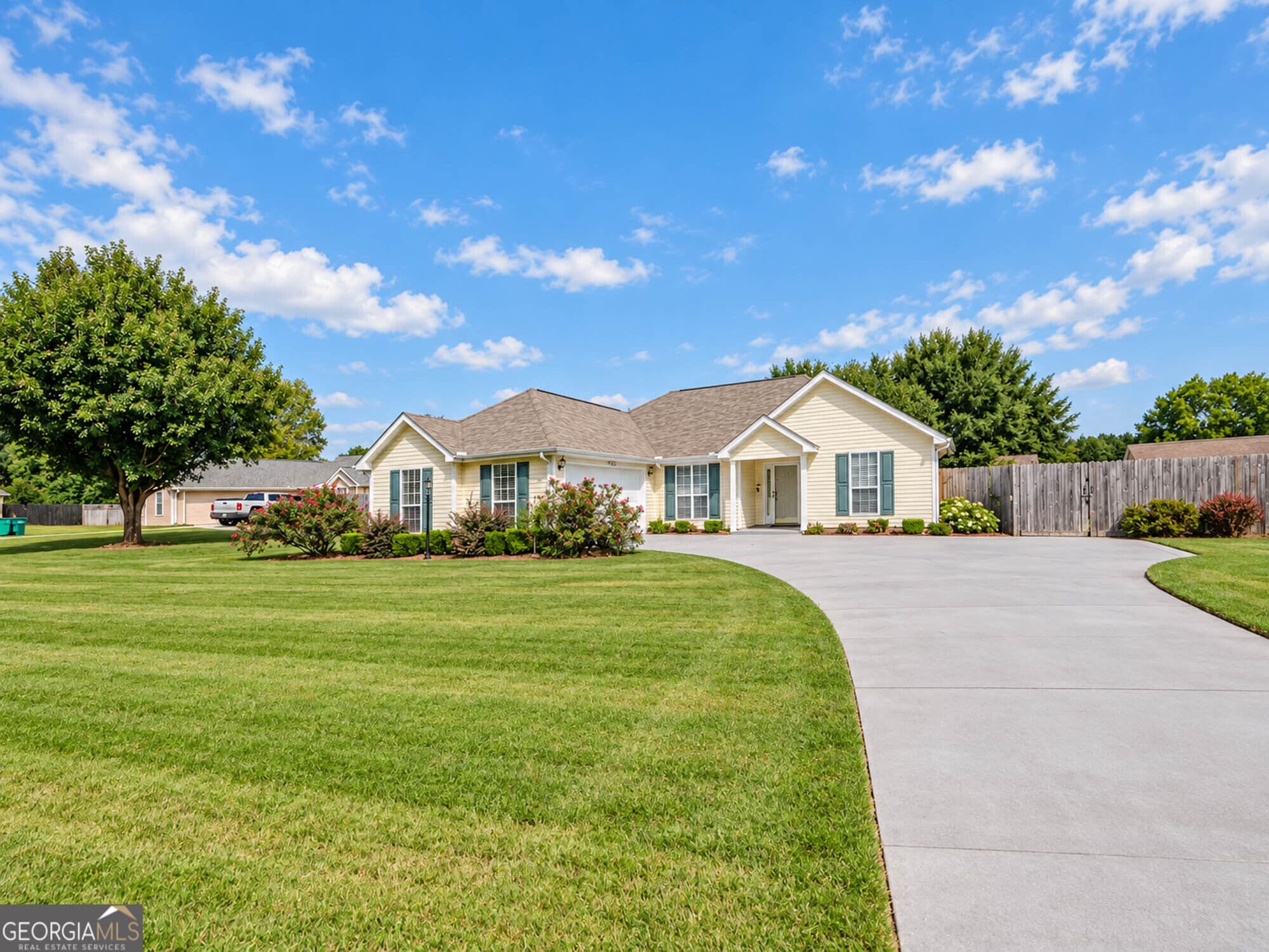 3 bedroom, 2 bathroom, 1,552 sq ft single family residence for sale at 133 Darin Drive, Byron, GA 31008 — photo 2