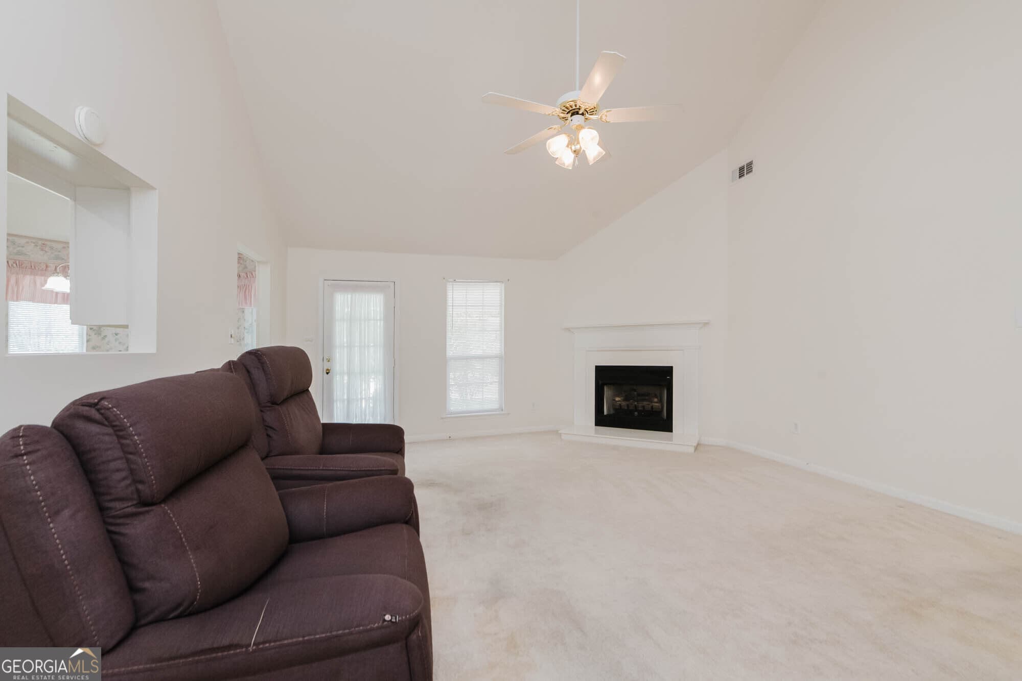 3 bedroom, 2 bathroom, 1,552 sq ft single family residence for sale at 133 Darin Drive, Byron, GA 31008 — photo 3