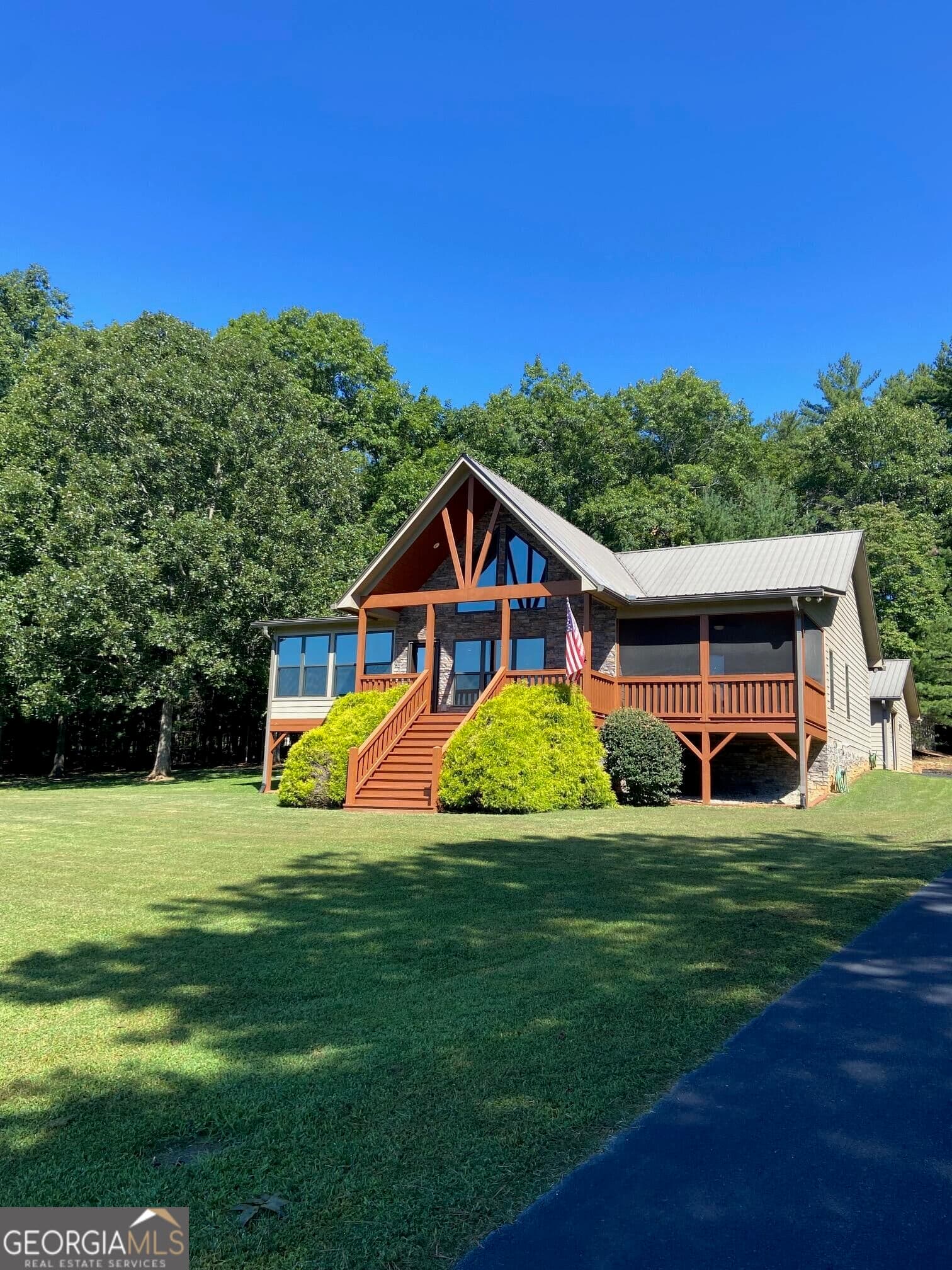 2 bedroom, 2 bathroom, 1,876 sq ft single family residence for sale at 277 Sunset Trail, Blairsville, GA 30512 — photo 2