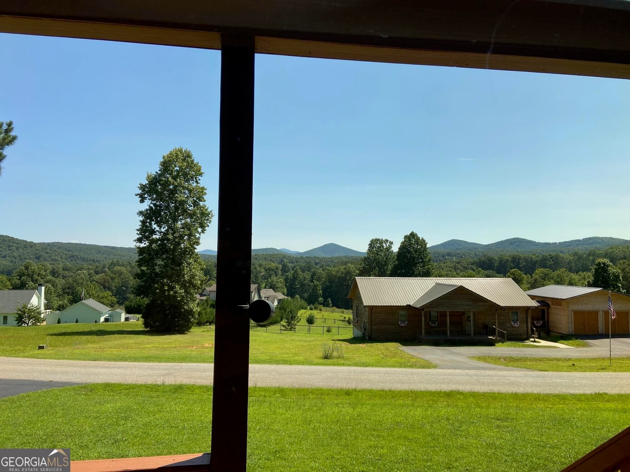 2 bedroom, 2 bathroom, 1,876 sq ft single family residence for sale at 277 Sunset Trail, Blairsville, GA 30512 — photo 6