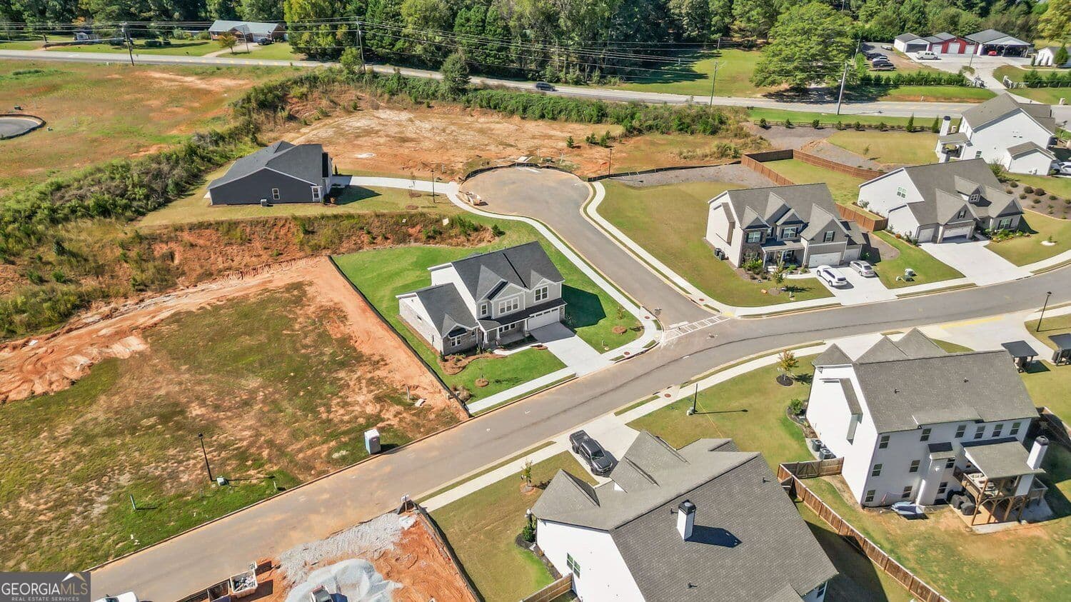 4 bedroom, 2.5 bathroom, 3,308 sq ft single family residence for sale at 102 Hidden Fields Way, Hoschton, GA 30548 — photo 2