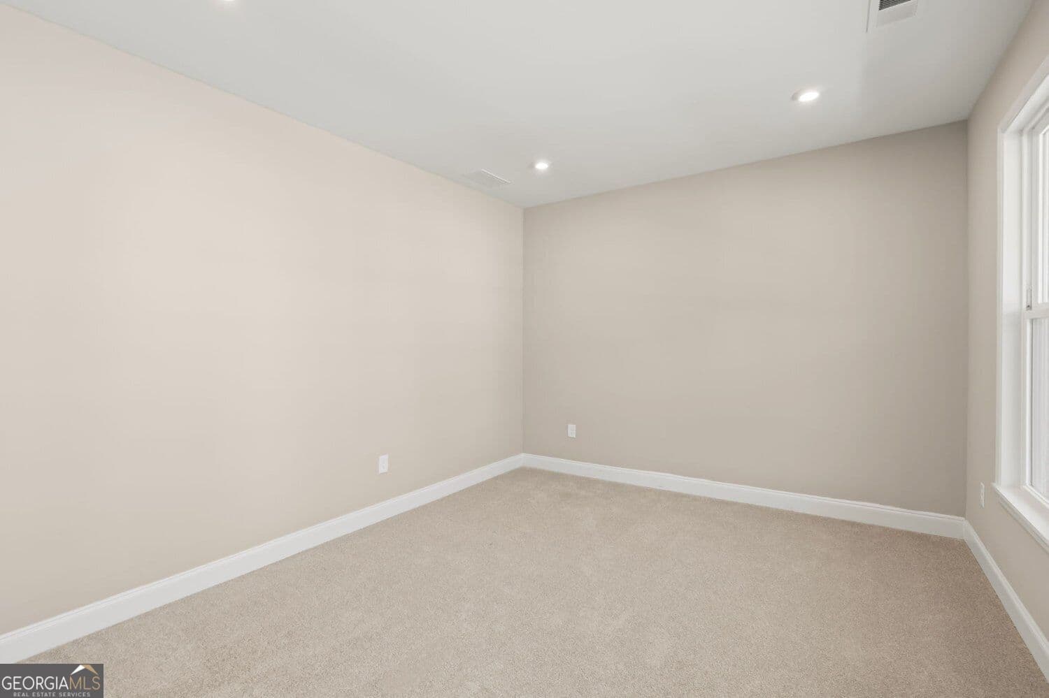 4 bedroom, 2.5 bathroom, 3,308 sq ft single family residence for sale at 102 Hidden Fields Way, Hoschton, GA 30548 — photo 9