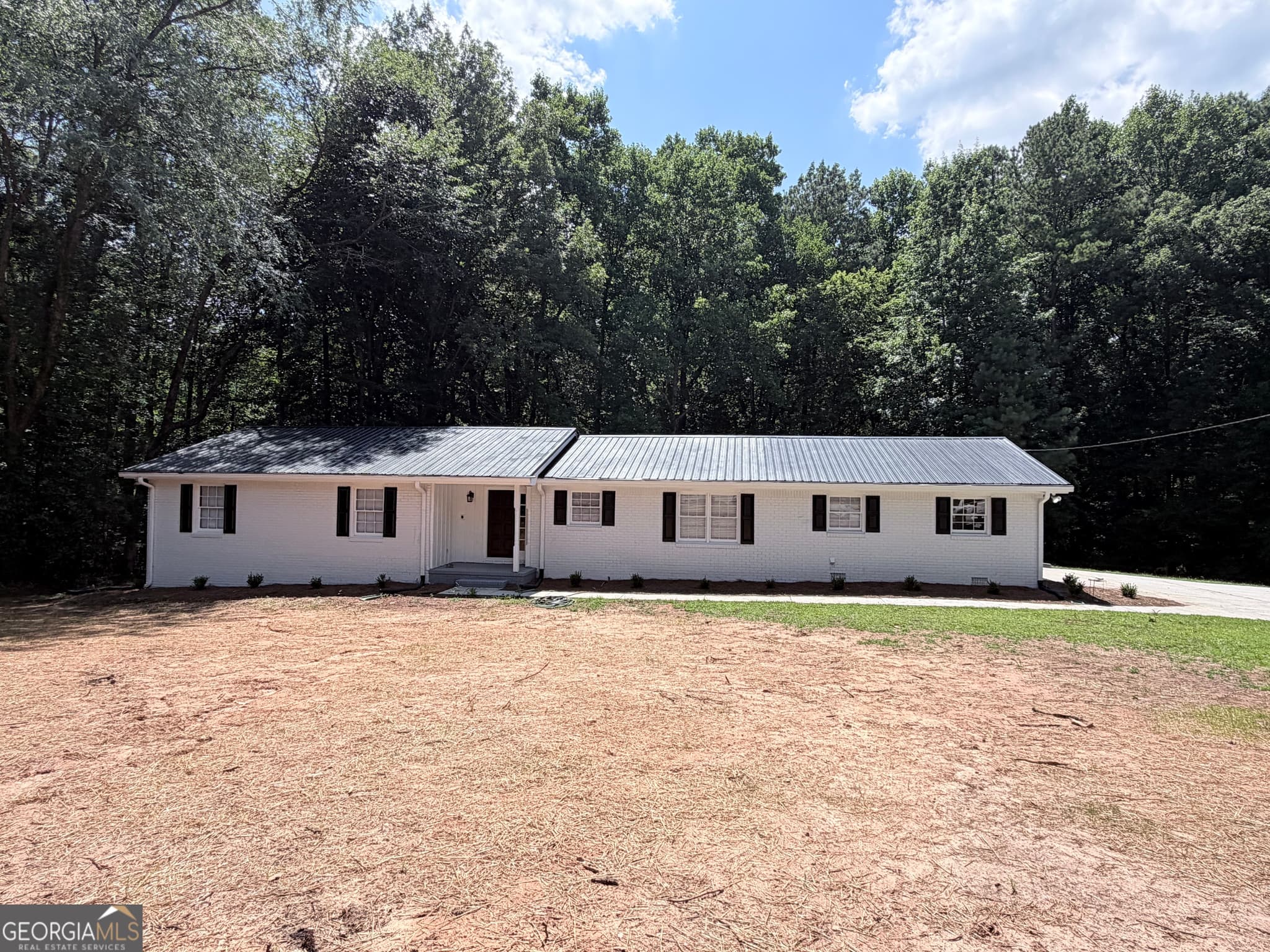 3 bedroom, 2 bathroom, 3,480 sq ft single family residence for sale at 1912 Wildwood Court, Conyers, GA 30094 — photo 3