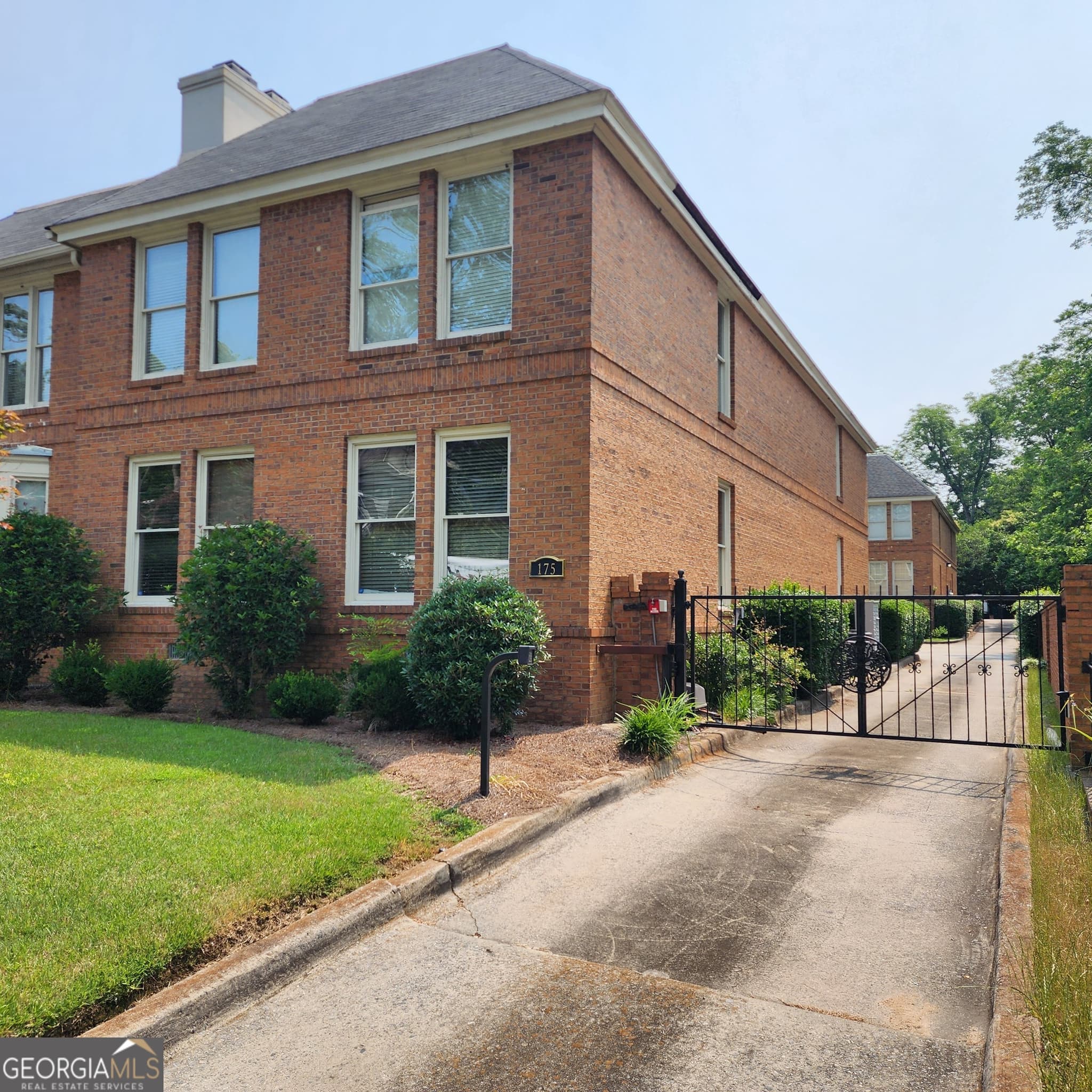 2 bedroom, 2 bathroom, 1,594 sq ft condominium for sale at 175 Corbin Avenue APT B, Macon, GA 31204 — photo 1 of 34