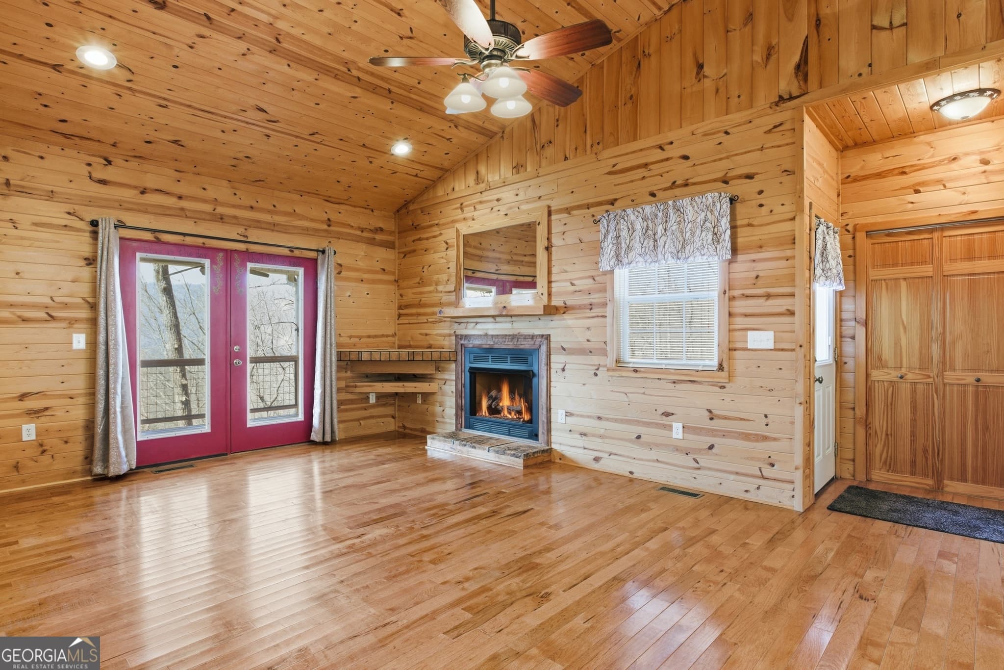 3 bedroom, 3 bathroom, 1,829 sq ft cabin,single family residence for sale at 620 Courthouse Gap Road, Clayton, GA 30525 — photo 7