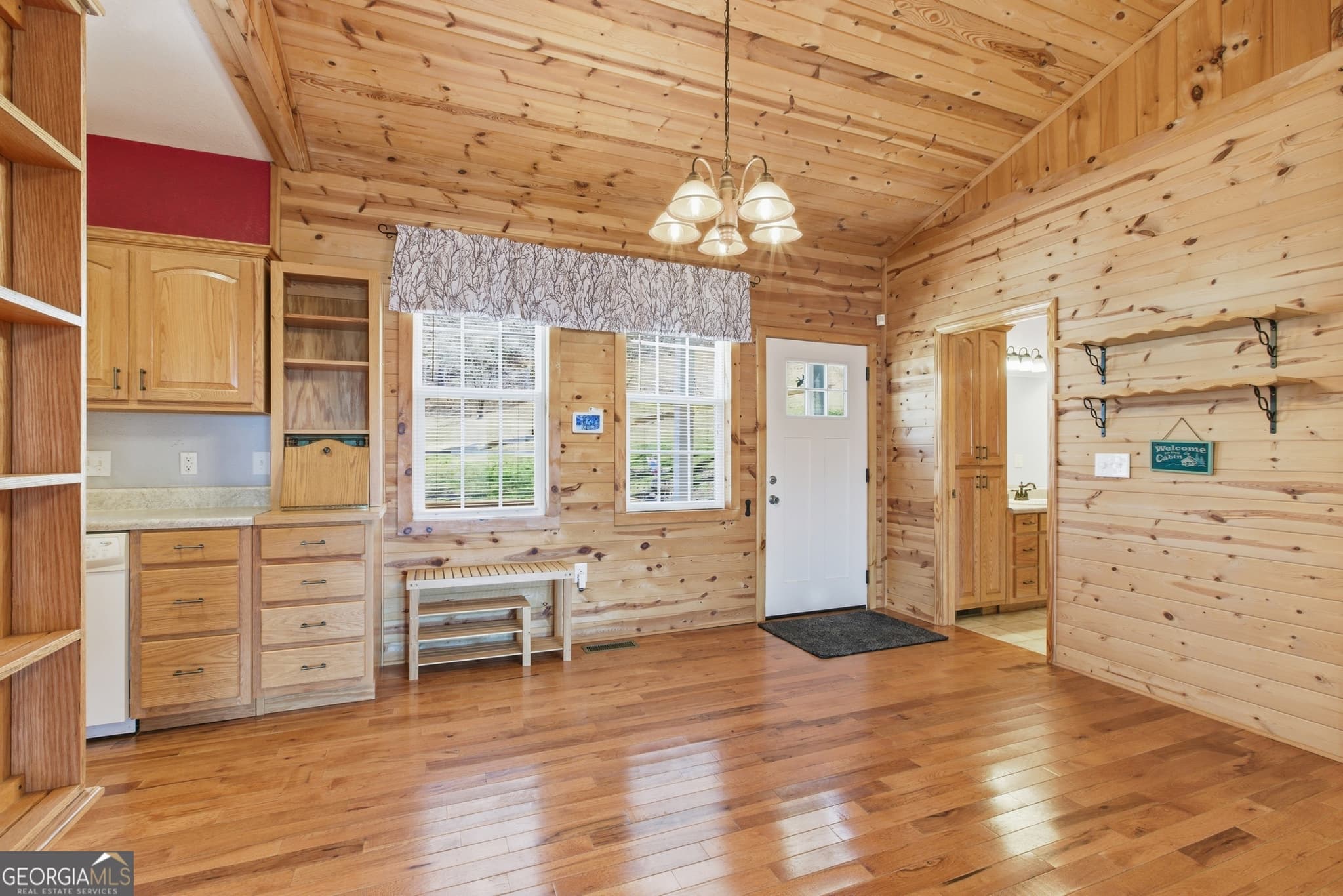 3 bedroom, 3 bathroom, 1,829 sq ft cabin,single family residence for sale at 620 Courthouse Gap Road, Clayton, GA 30525 — photo 5