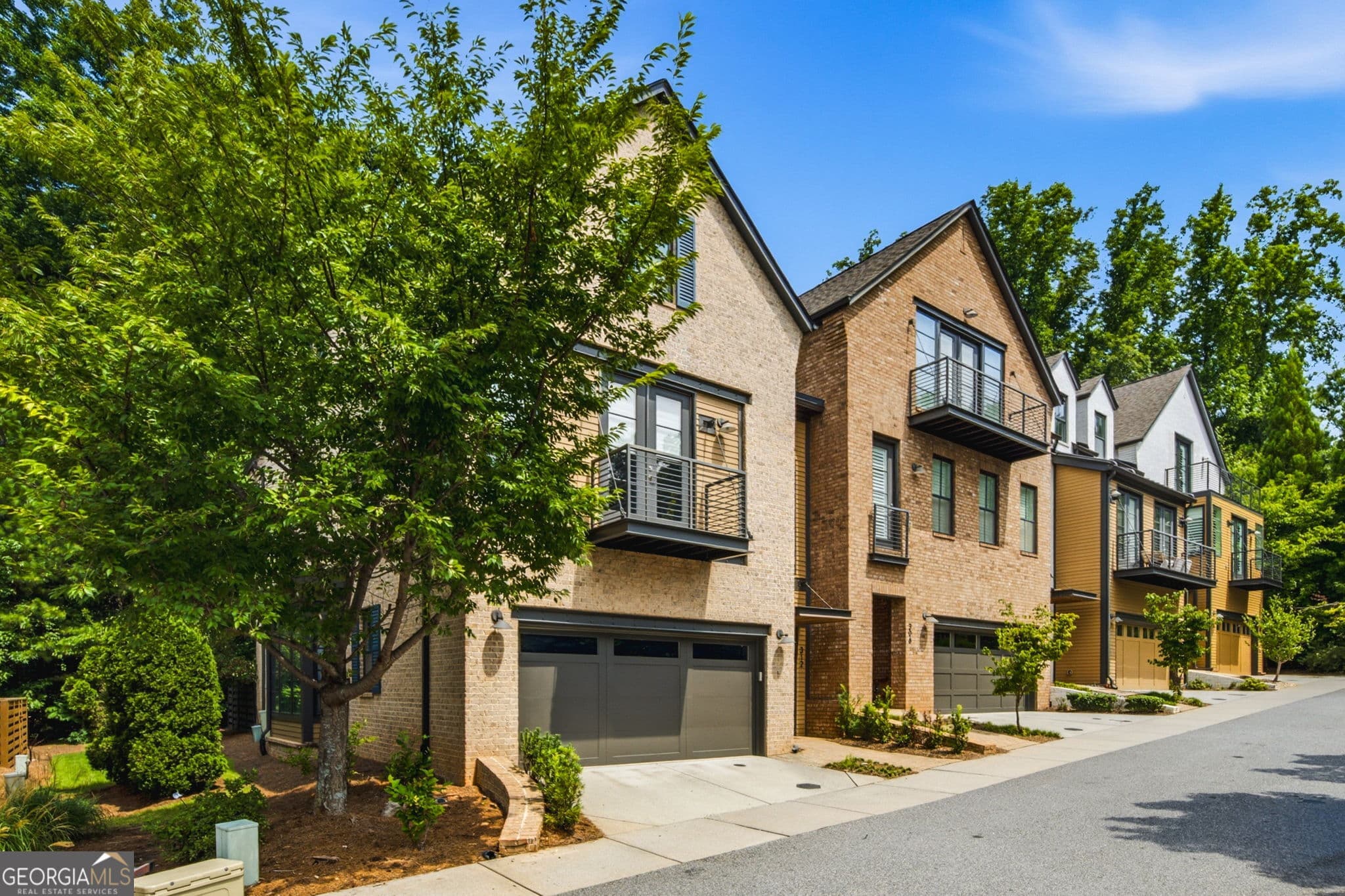3 bedroom, 3.5 bathroom, 3,563 sq ft townhouse for sale at 312 Sonatina Terrace, Alpharetta, GA 30009 — photo 2