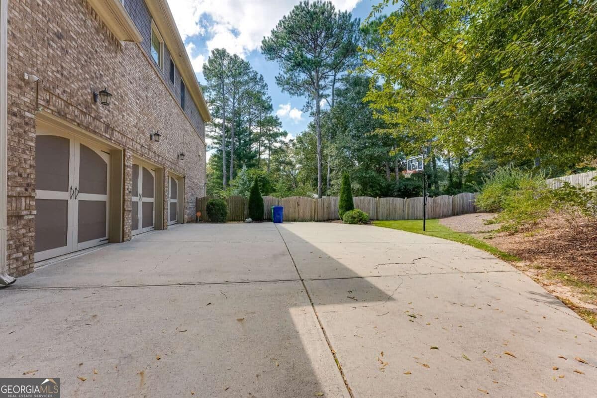 6 bedroom, 7 bathroom, 5,818 sq ft single family residence for rent at 1539 Summerford Court, Atlanta, GA 30338 for $20,900 a month — photo 2