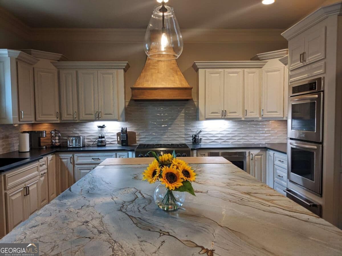6 bedroom, 7 bathroom, 5,818 sq ft single family residence for rent at 1539 Summerford Court, Atlanta, GA 30338 for $20,900 a month — photo 3