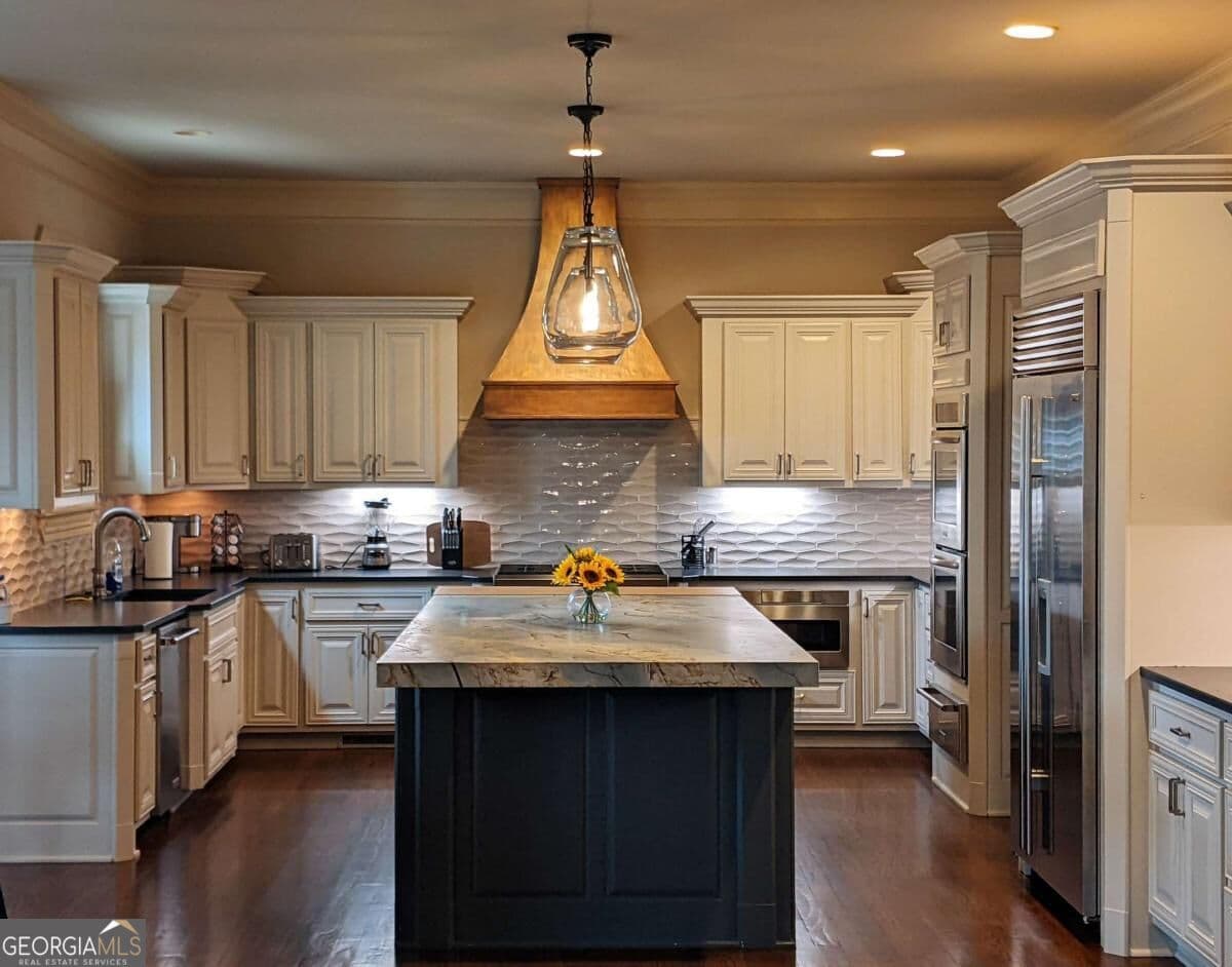6 bedroom, 7 bathroom, 5,818 sq ft single family residence for rent at 1539 Summerford Court, Atlanta, GA 30338 for $20,900 a month — photo 4