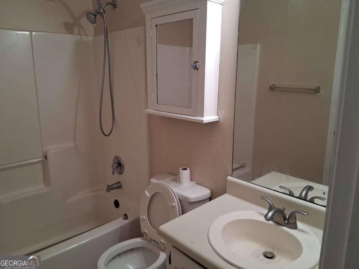 4 bedroom, 2.5 bathroom, 1,780 sq ft single family residence for rent at 7728 Governors Lane, Douglasville, GA 30134 for $1,950 a month — photo 10