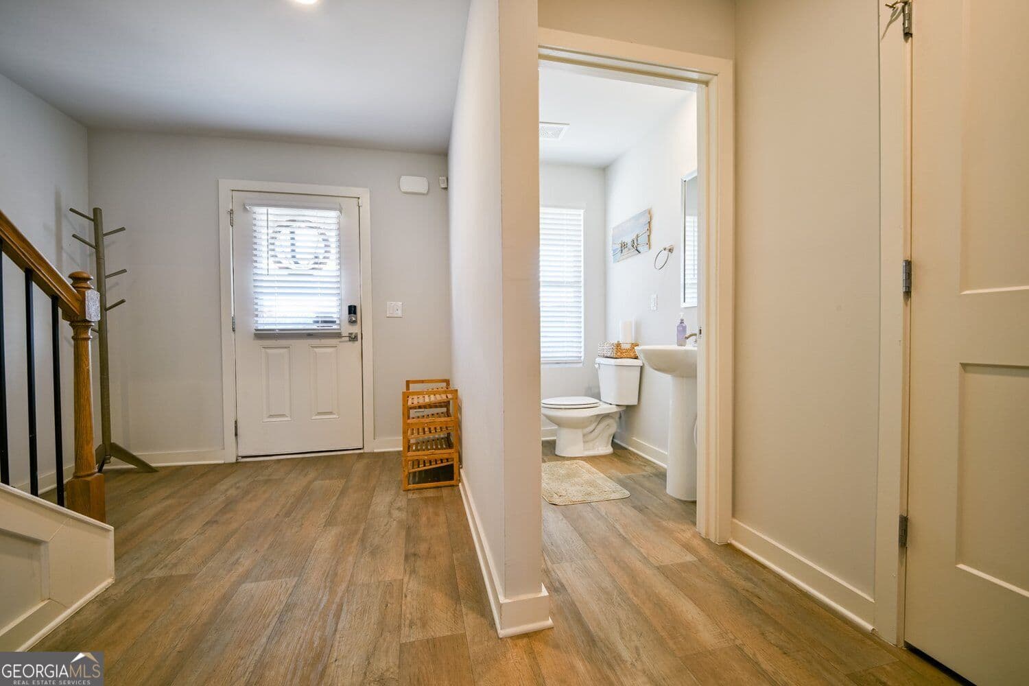 4 bedroom, 3.5 bathroom, 2,800 sq ft single family residence for sale at 103 Clarks Court, Jackson, GA 30233 — photo 5